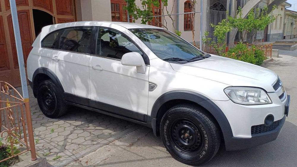 Chevrolet Captiva-1 LS,  2,4-мотор, механика, белая касабланка, 2008г.