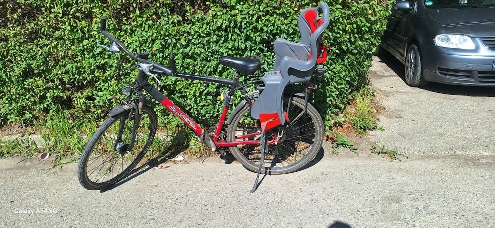 Bicicleta foarte buna,cu scaun copii