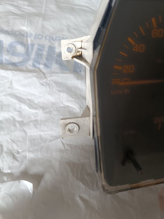 Щиток приборов на MAZDA 323