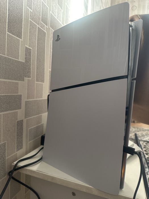 Срочно!!! Продам Плейстейшн 5 Slim.