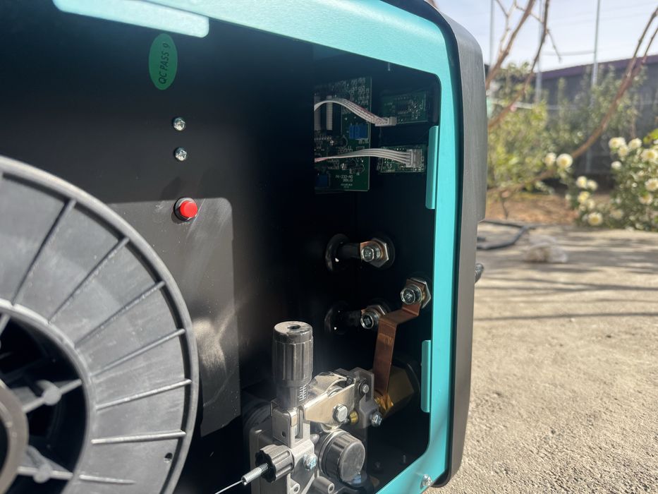 Профессиональный сварочный аппарат PW141-MIG250-1