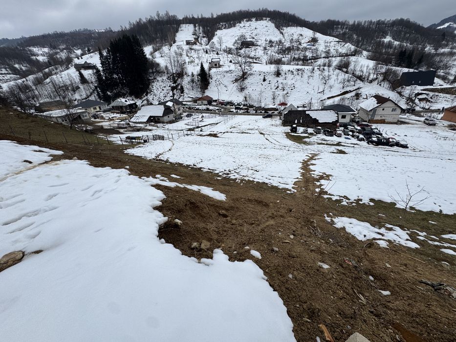 Teren 1200 mp + Proiect Casa (Radier finalizat)+ materialele incluse.