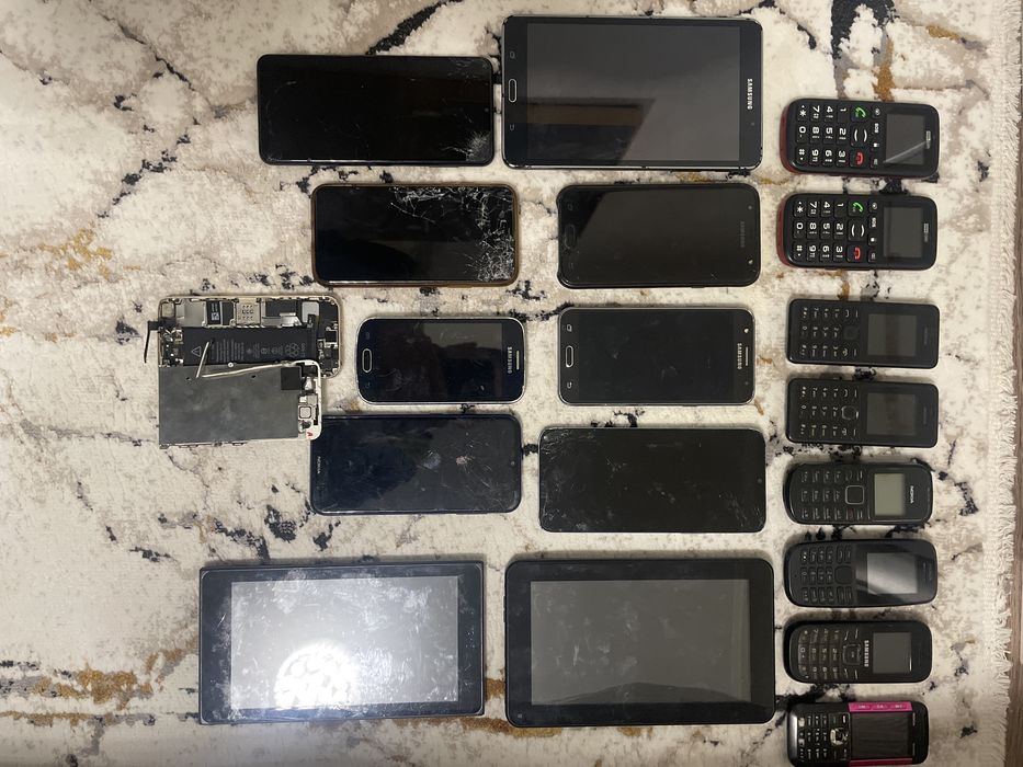 Lot Telefoane si Tablete ( Defecte)