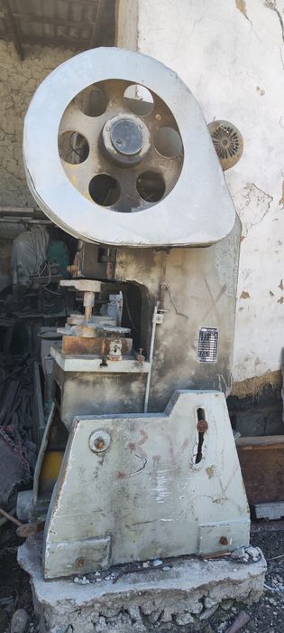 Пресной аппарат для банок