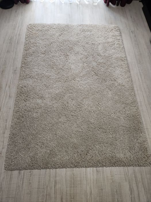 Vand 2 covoare alb/bej 140/200 fir mediu