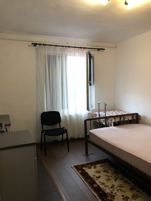 Garsoniera de inchiriat in 7 Noiembrie, zona Gara Mica