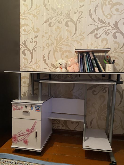 Парта детская или для компьютеров