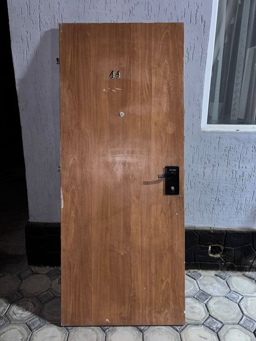Продается входная дверь