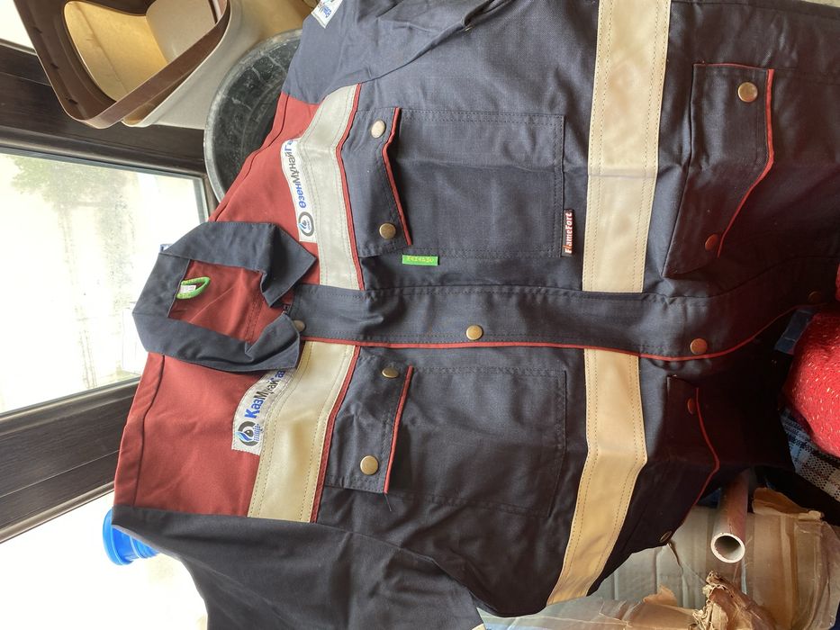 Мұнайшы киімдері бар