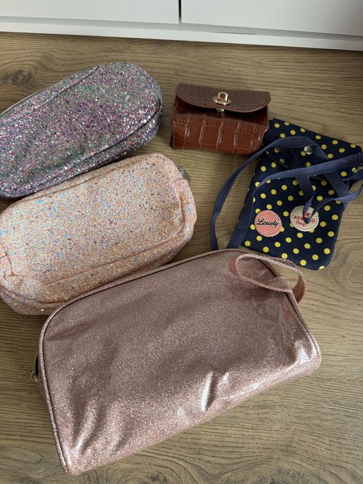 Gentuțe și penare pentru fetițe/școlărițe