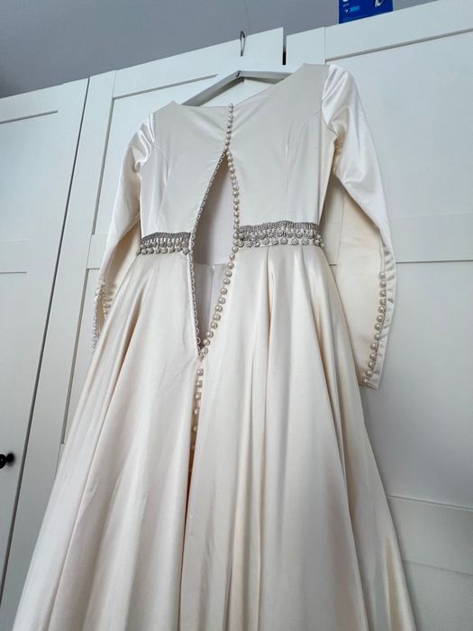 Атласное свадебное платье