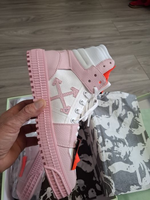 Off White 3.0. Roz .  700 RON.  36 -42