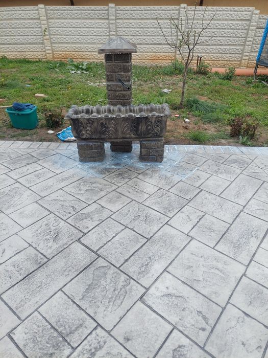 Executam lucrarii de beton amprentat si vertical  în  toata România.