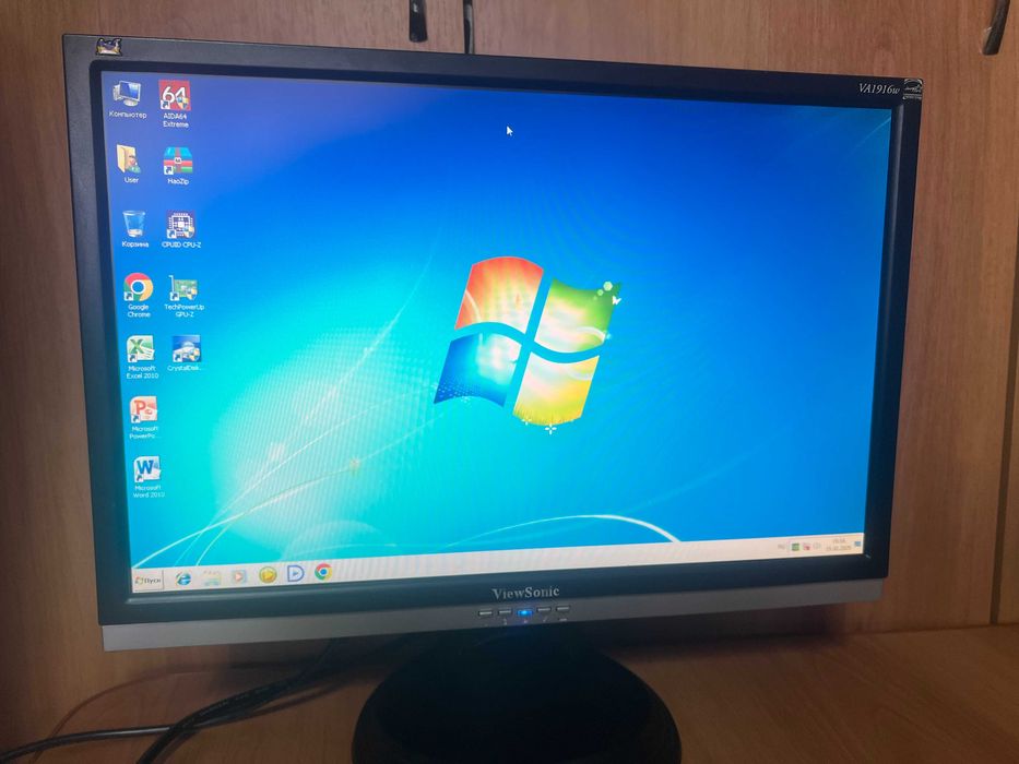 Продам монитор в хорошем состоянии (1440 на 900, 16:10).