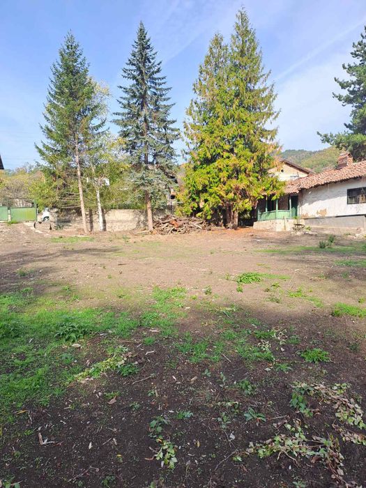 Продавам парцел  УПИ с електричество и вода