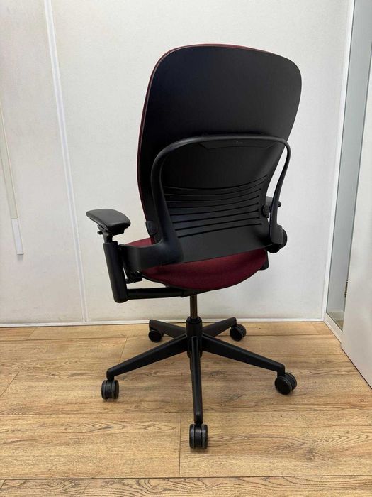 Refurbished Steelcase Leap V2 Bordeaux