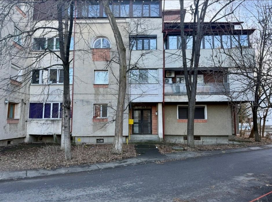 Inchiriez apartament 3 camere decomandate in Bistrita Lac