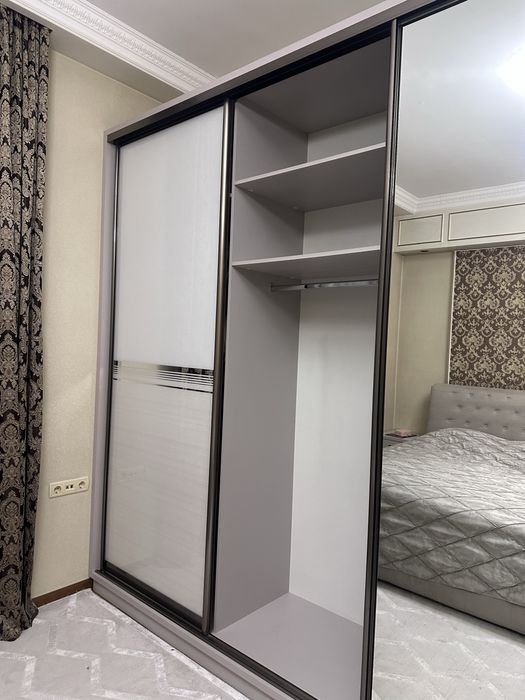 Продам шкаф купе с комодом