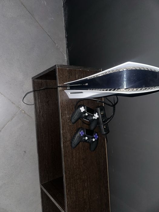 Sony Playsation 5 1TB с дисководом + 2 джойстика