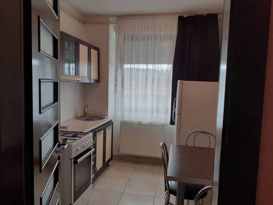 Închiriez apartament!
