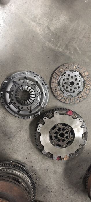 Kit ambreiaj cu disc nou de kevlar(super rezistent)placa presiune disc ambreiaj volanta nissan x-trail motor 2.2 diesel 2004