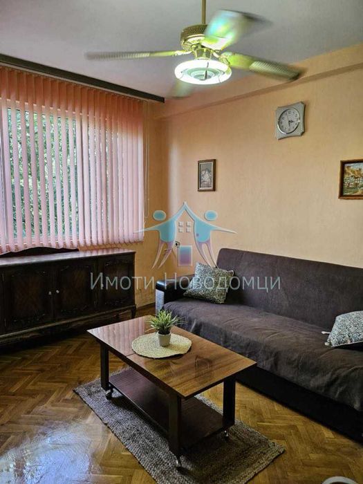 Продава се Двустаен апартамент в Шумен, Пазара - 55 кв.м за 2022 €/кв.м - Снимка #1