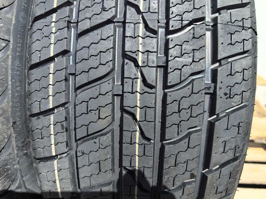 225/45/17 Роял Бляк ДОТ 2023 г - 4 Сезона !