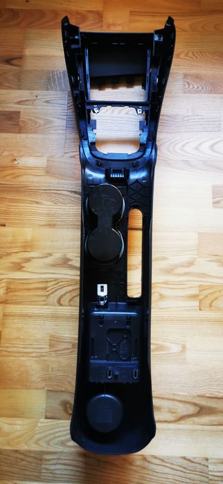 Consola centrala VW Jetta (2011-2018)