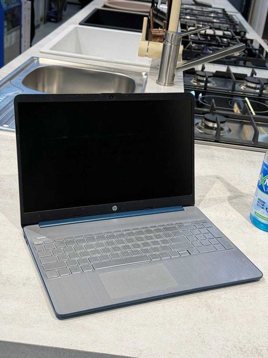 HP laptop Amd R5-5500U 8/256 15'6 FullHD