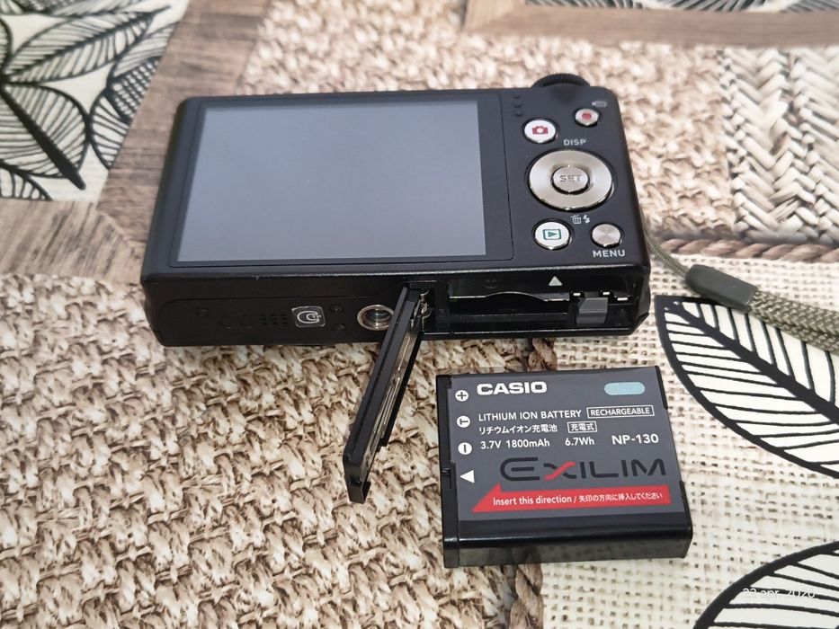 Aparat foto Casio ex h30