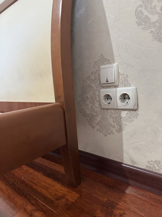 Продам кровать без матраса