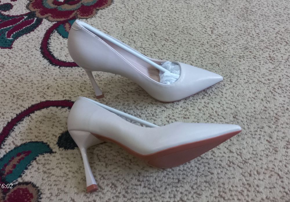 Ayollar oyoq kiyimi. Tufli