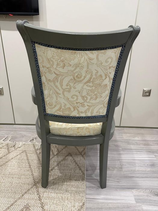 Стулья-кресла, натуральное дерево.