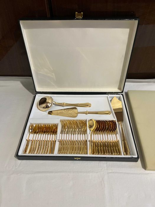 Сервиз за десерти в цвят злато, комплект за хранене-(39)части