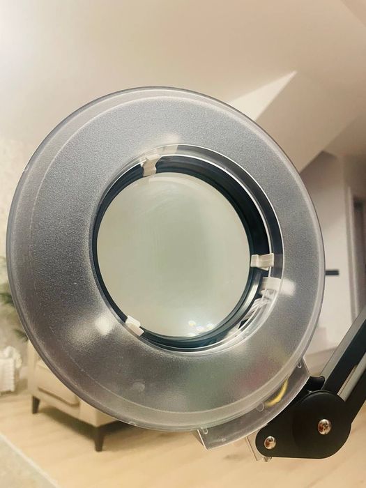 Lampa Cosmetica LED cu Lupa 5x si Picior pe Roti