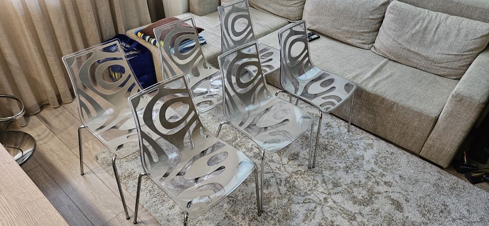 Продавам комплект модерни дизайнерски столове – 6 броя