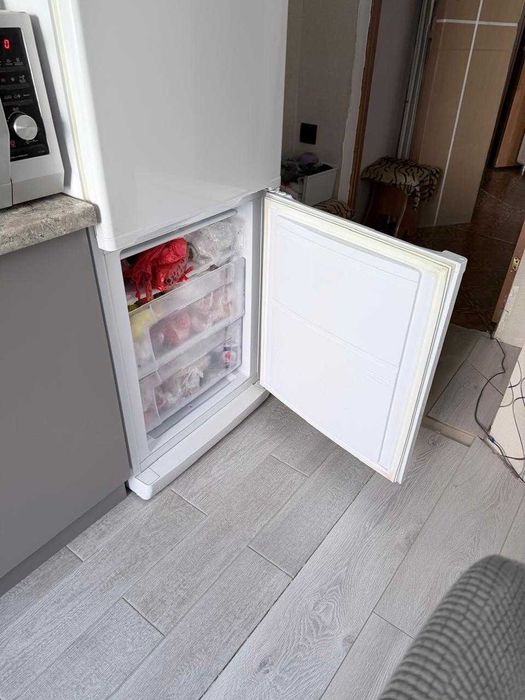 Холодильник  Indesit