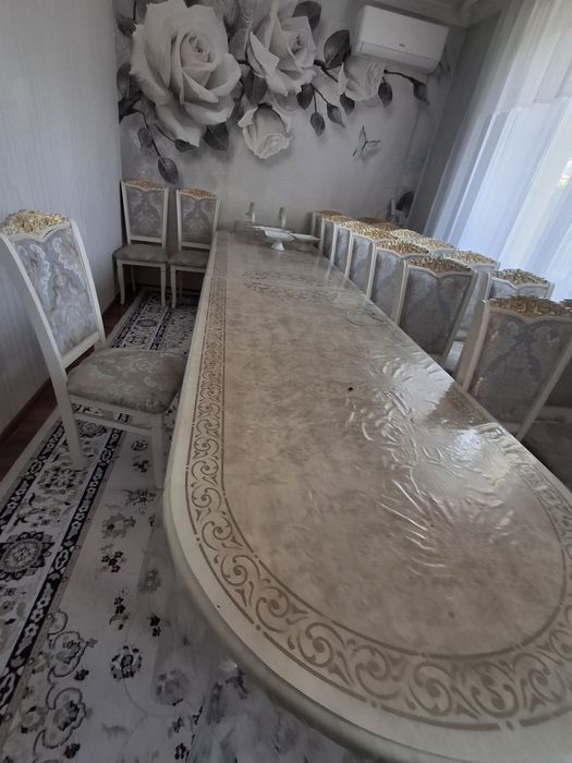 Стол и стулья бучный