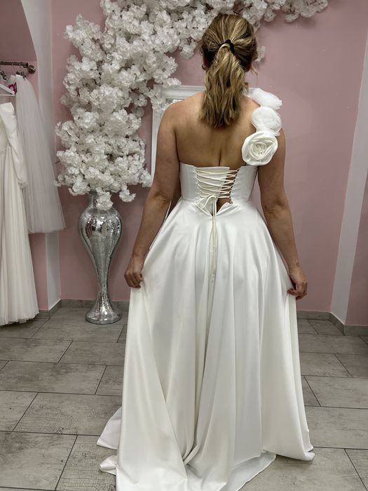 Rochie mireasa superba