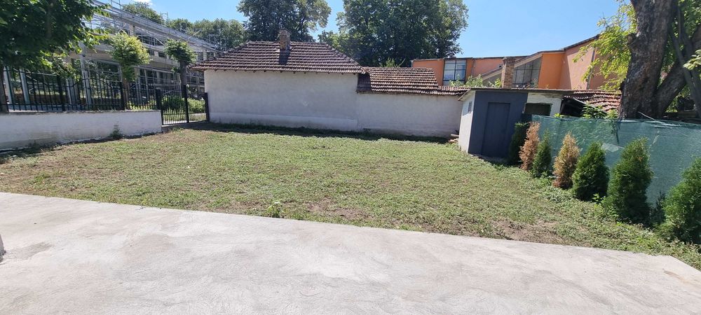 Реновирана къща в Западна промишлена зона! Готова за нанасяне!