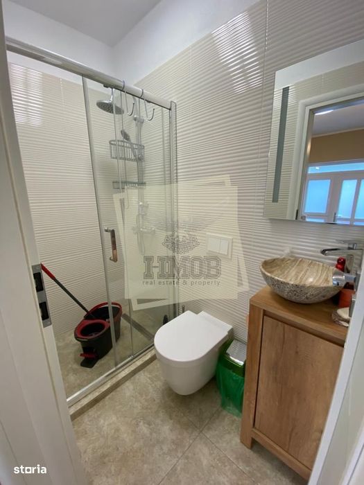 Casa cu 4 camere 3 bai 2 terase si teren 450 mp in zona Parcul Sub Ari