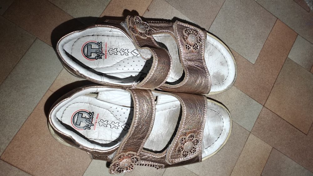 Отдам шлепки детские