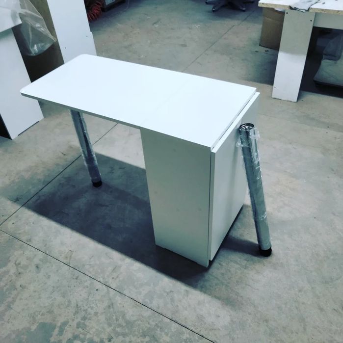 Маникюрный стол складной