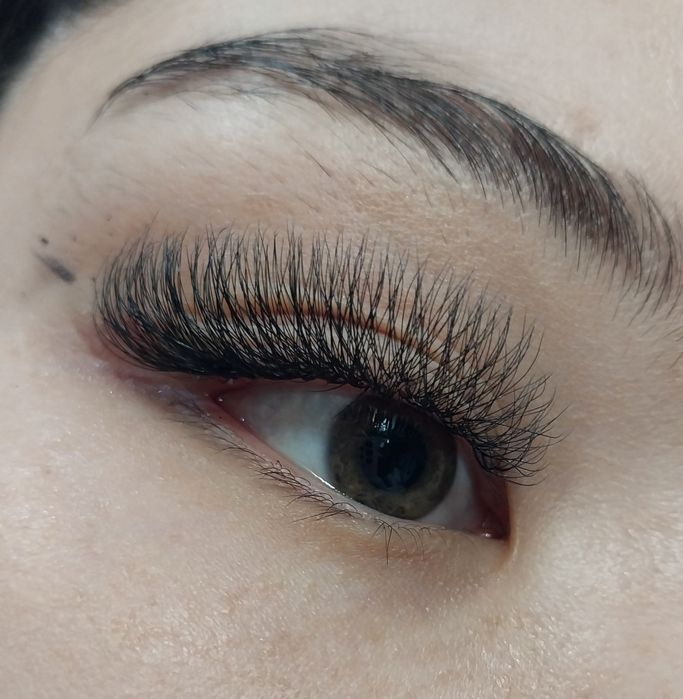 Наращивание ресниц 5.000 тг