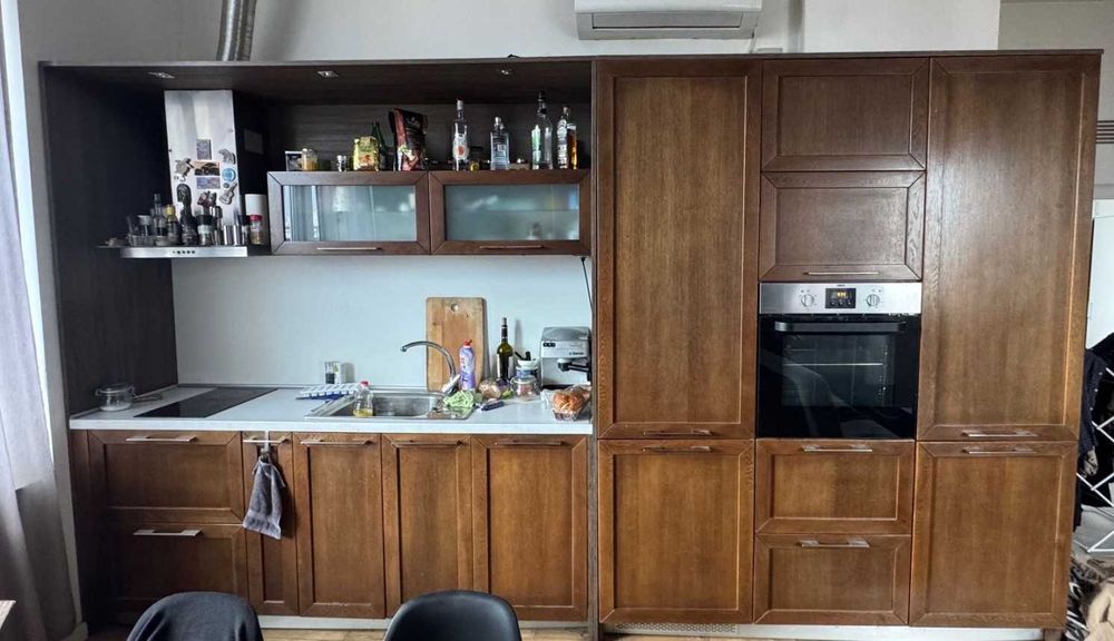 Кухненско обзавеждане с вградени уреди