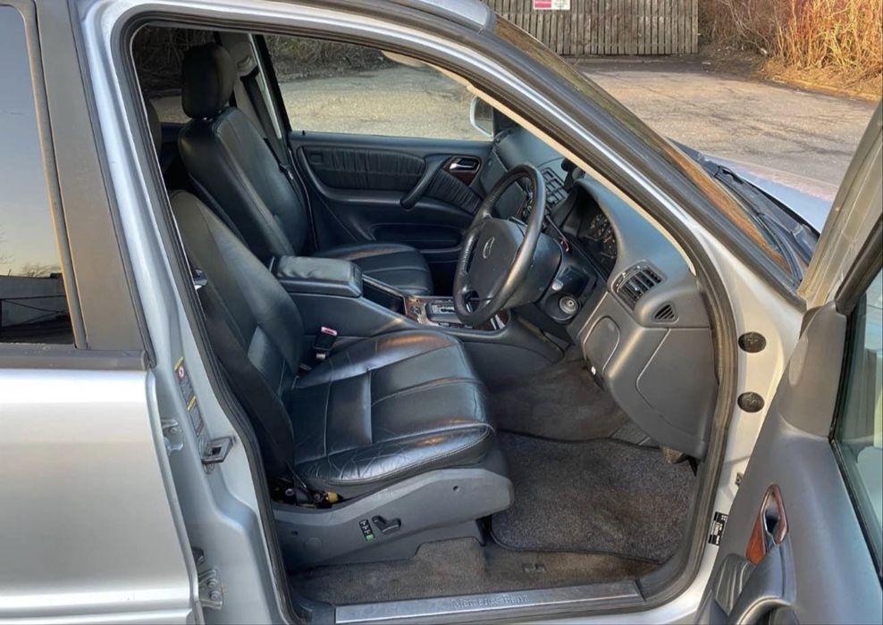 Vand sau schimb  Mercedes ML270 CDI 4Matic 2.7 Diesel 5 in linie  Cutie Automata  An 2003 162K Km reali Carte service doar la Mercedes