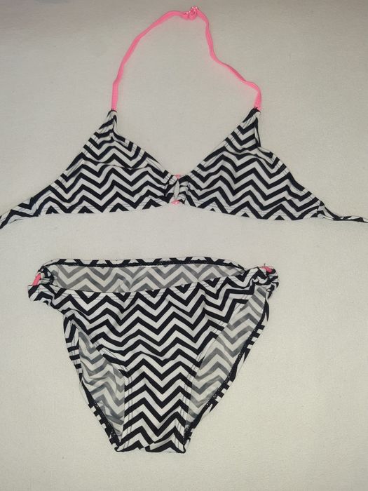 Бански на различни марки