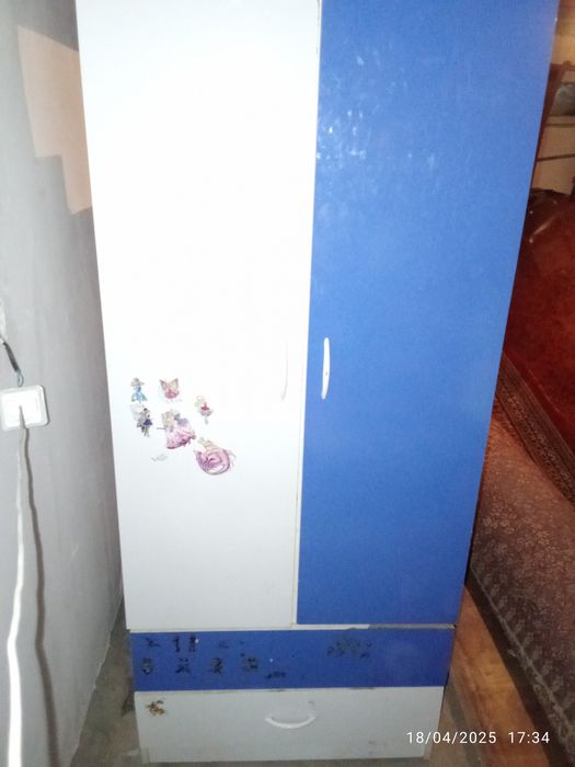 Detskiy mebel . Kravat ,shkaf .