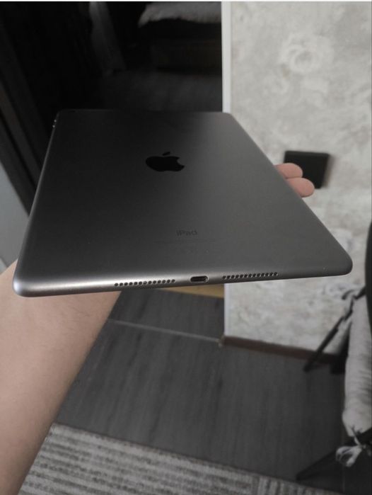 Ipad 9 продам с ориг чехлом