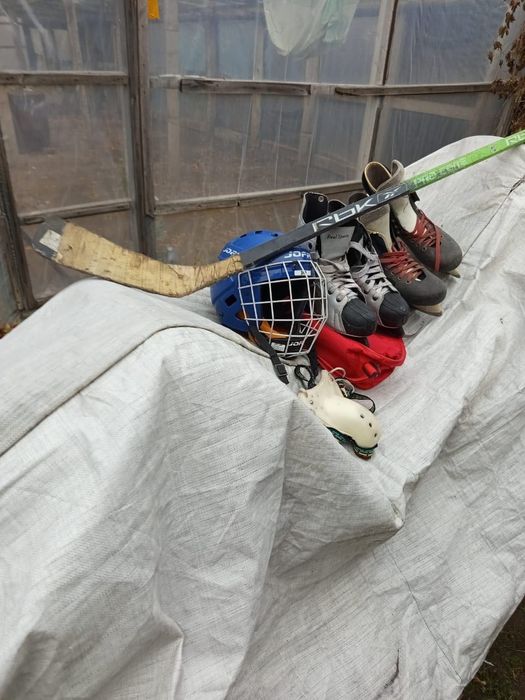 Коньки хоккейные